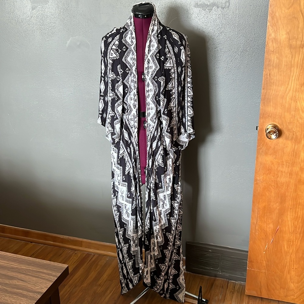 Billabong Kimono size S/M. Hardly wore
